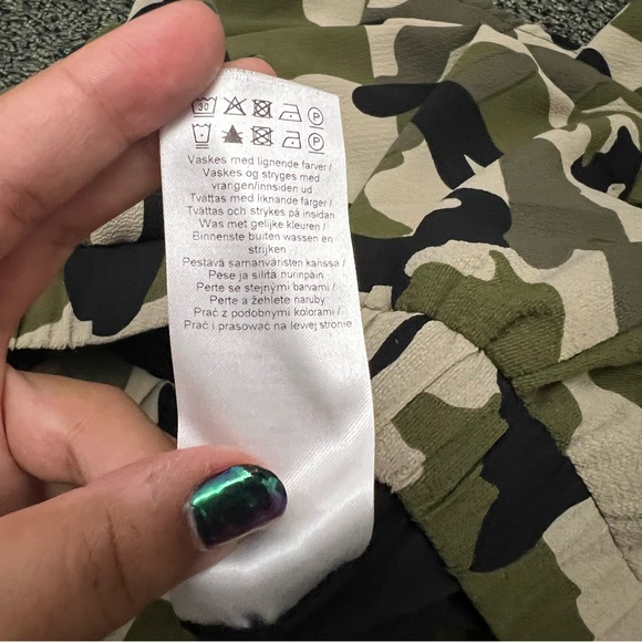 ASOS Black Green & Khaki Camo Midi Asymmetrical Tiered Ruffle Warp Skirt Sz L - Picture 11 of 14